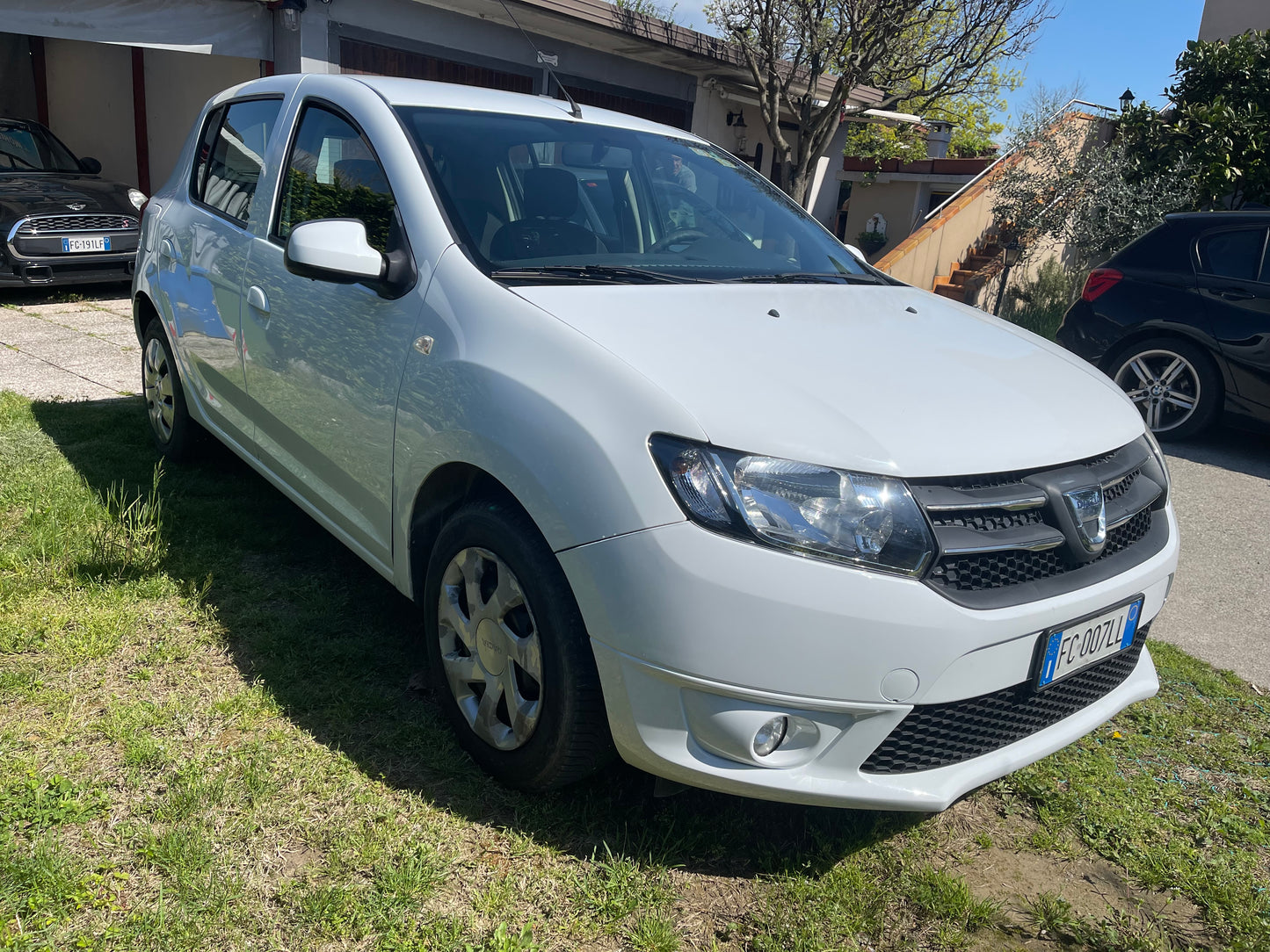 Dacia sandero anno 2013 1.5 diesel auto dai consumi molto contenuti, auto appena stata tagliandata.